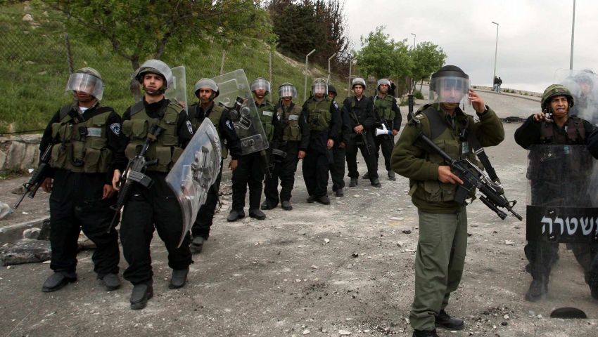 الاحتلال يجري مناورات عسكرية بالذخيرة الحية جنوب غرب جنين